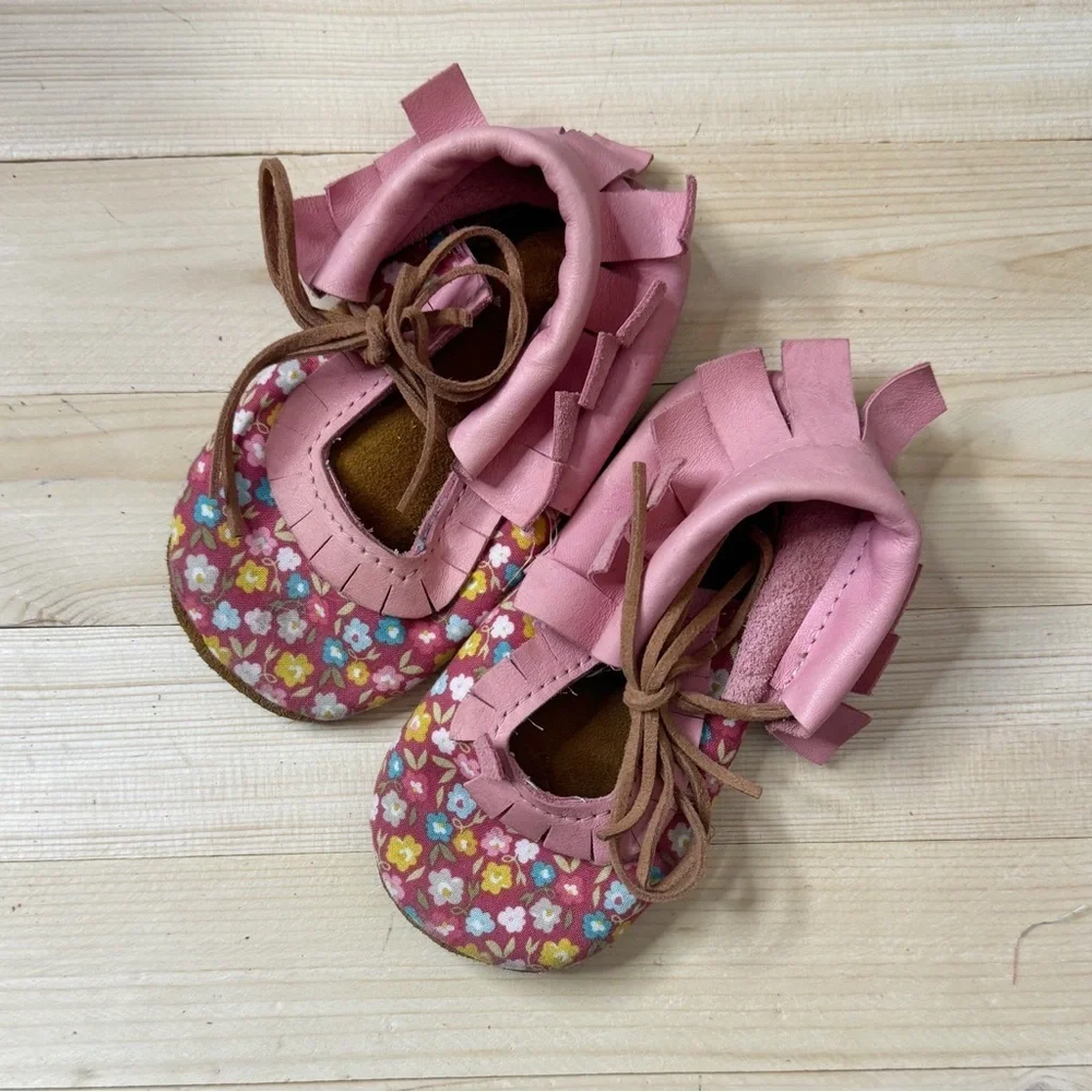 Handmade Small Shop Leather Boho Moccasins. Fits up to size 5. Excellent Cond.